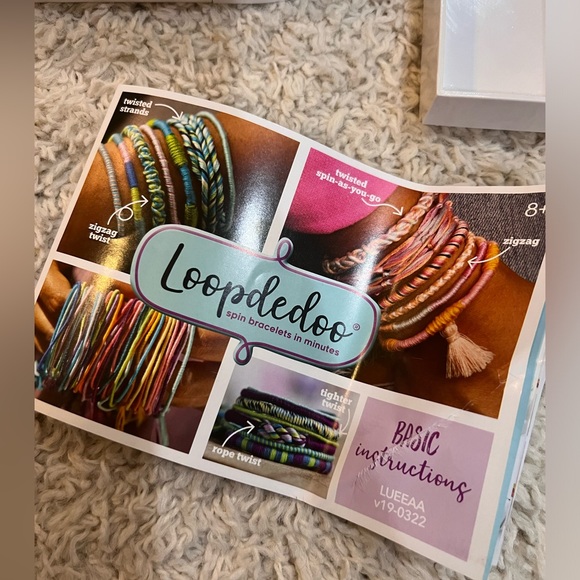 Loopdedoo Friendship Bracelet Maker - Picture 2 of 7